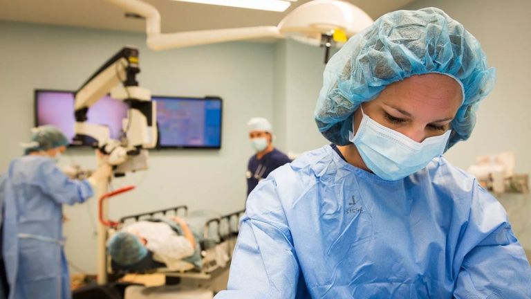 جراحة عيون- أرشيفية