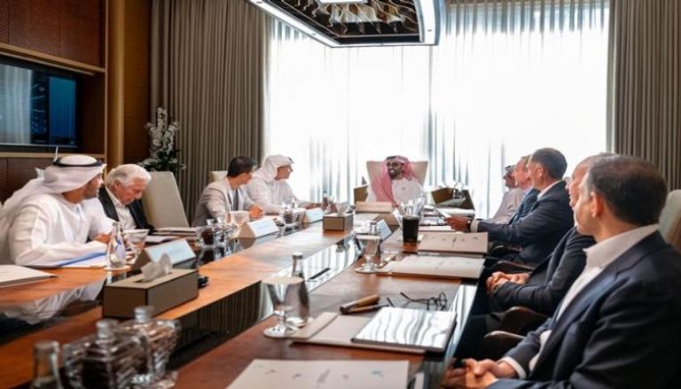 الشيخ طحنون بن زايد آل نهيان خلال الاجتماع - وام