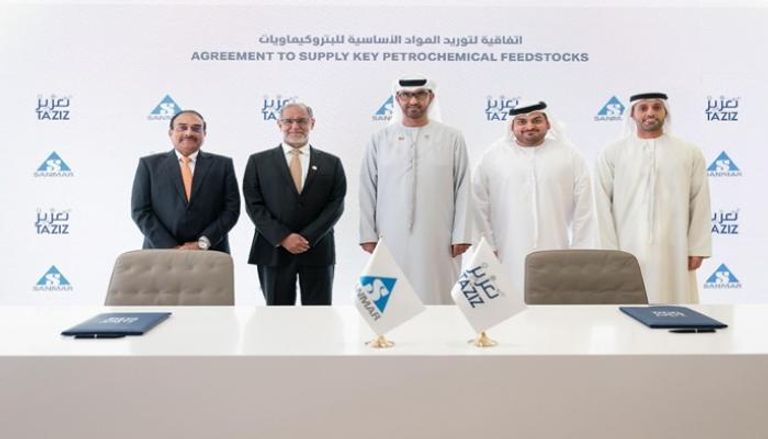 جانب من توقيع الاتفاقيتين