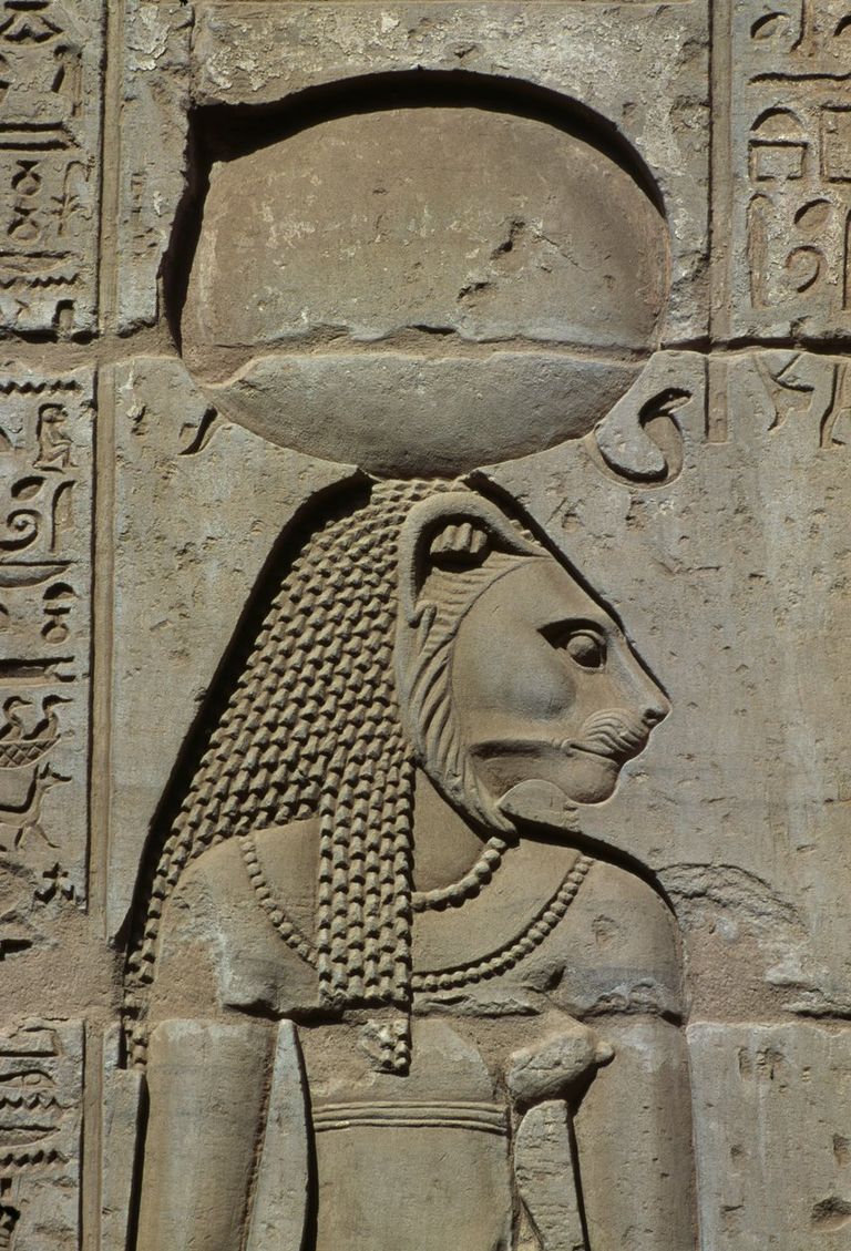 بباستت.. معبودة الحب في مصر القديمة