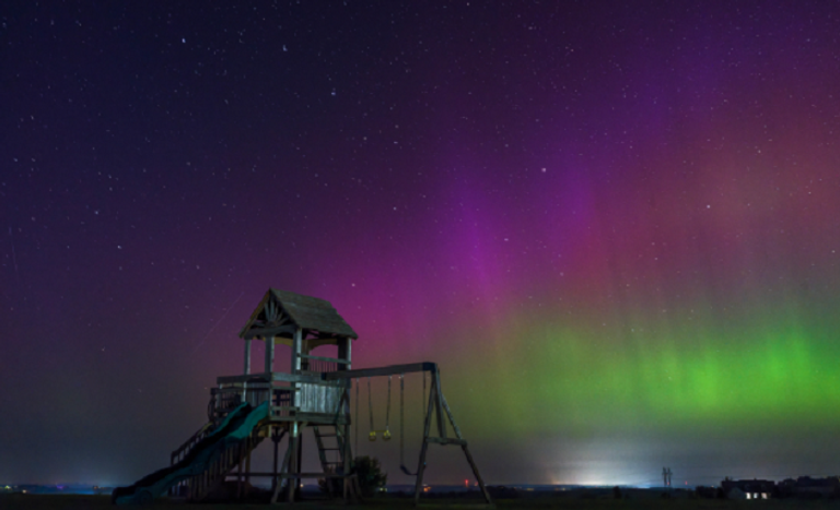 عاصفة شمسية قوية تضرب الأرض اليوم