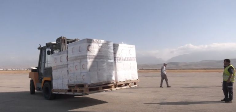 الإمارات تواصل جسرها الجوي الإغاثي إلى أفغانستان