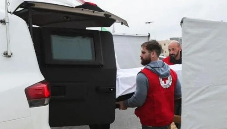 الصليب الأحمر يتسلم جثامين رهائن في غزة - أرشيفية