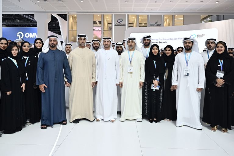 زيارة سيف بن زايد لـ "أديبك 2025" جانب من الزيارة