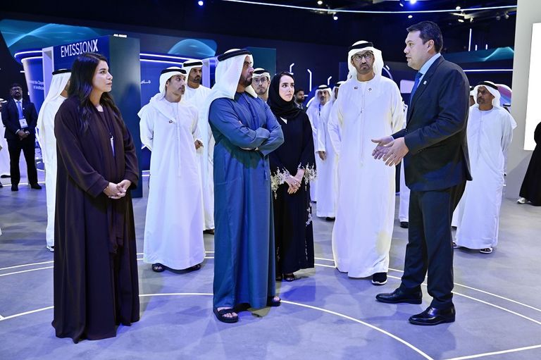 زيارة سيف بن زايد لـ "أديبك 2025" جانب من الزيارة