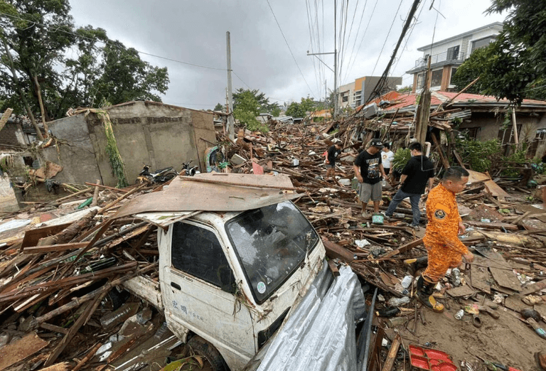 آثار الإعصار كالمايغي