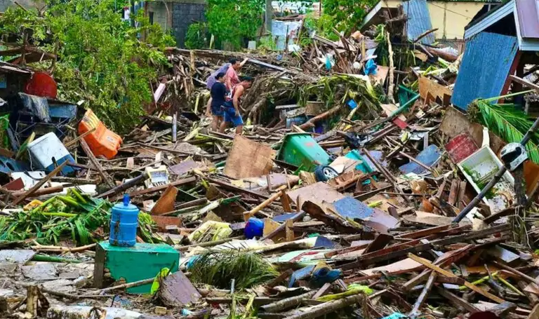 آثار الإعصار كالمايغي