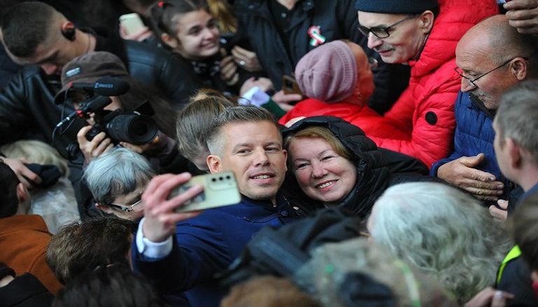 بيتر ماجيار بين أنصاره