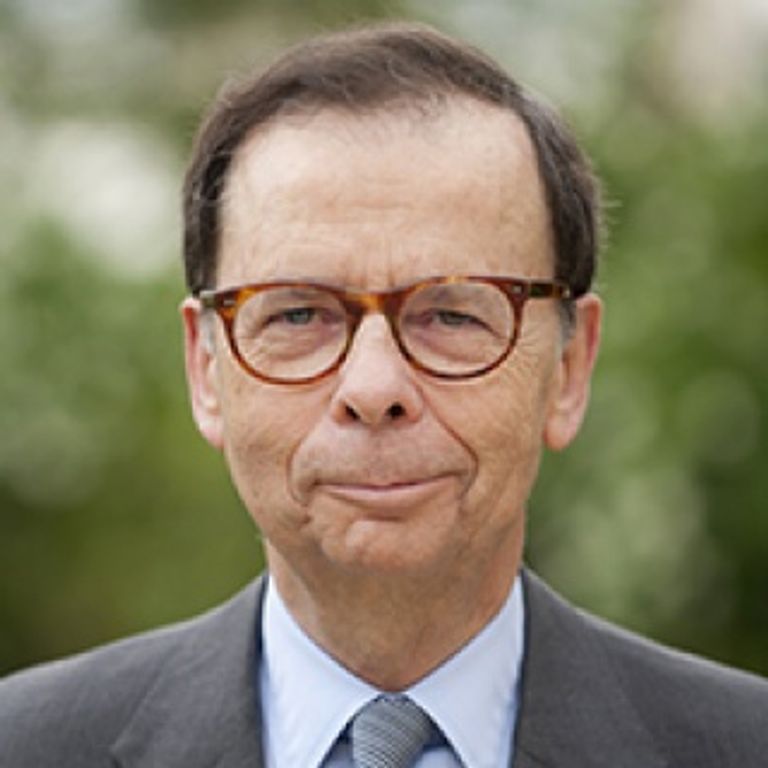  لويس شوايتزر، الرئيس السابق لمجموعة رينو