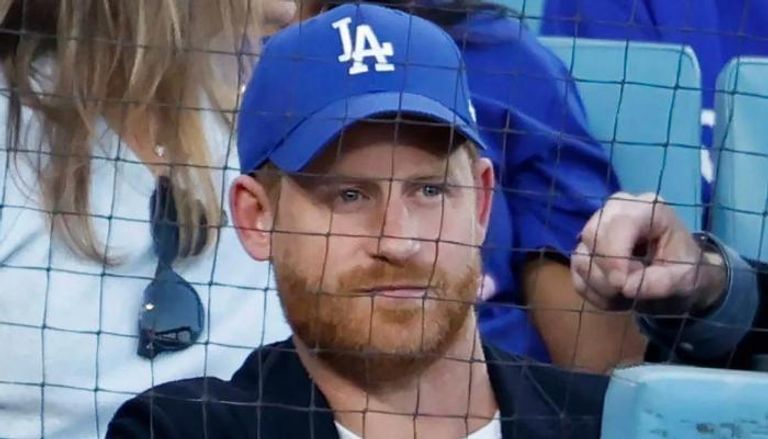 الأمير هاري خلال حضوره المباراة