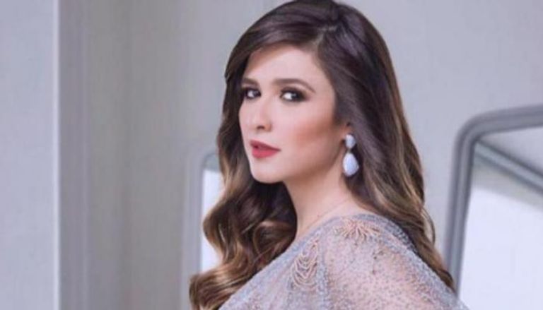 الفنانة ياسمين عبدالعزيز