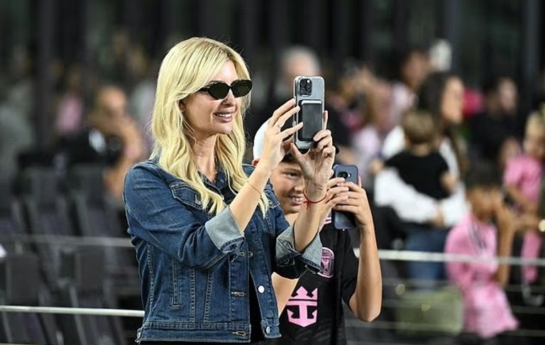 إيفانكا المباراة أحفاد ترامب رفقة ليونيل ميسي