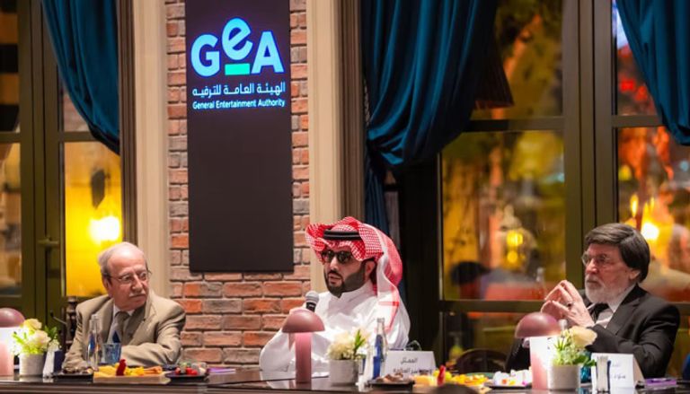 تركي آل الشيخ يجتمع بنجوم الدراما السورية