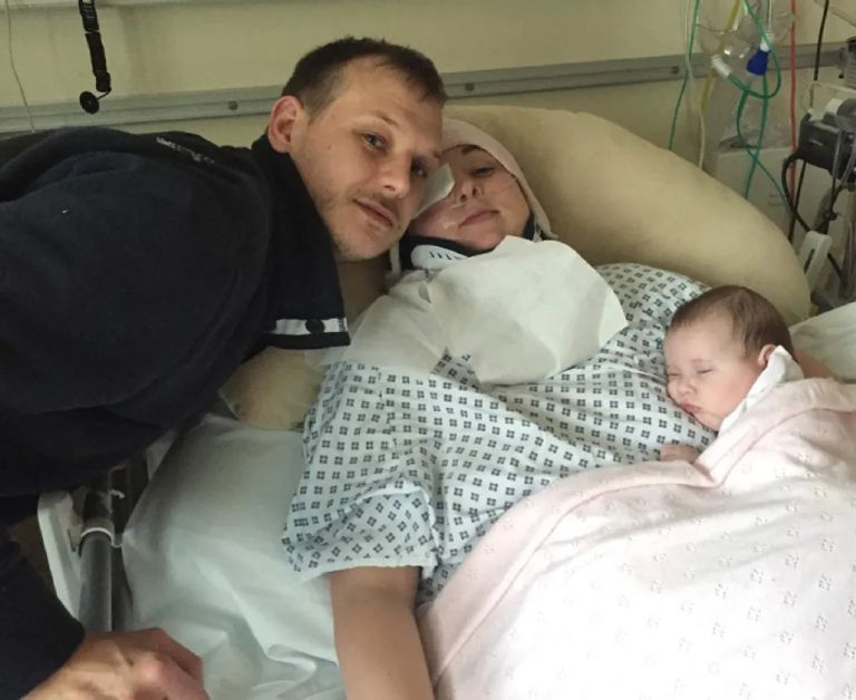 تثاؤب بسيط يحول حياة بريطانية إلى جحيم تثاؤب بسيط يحول حياة بريطانية إلى جحيم