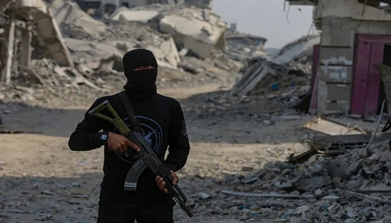 جنديان إسرائيليان في أحد أنفاق غزة