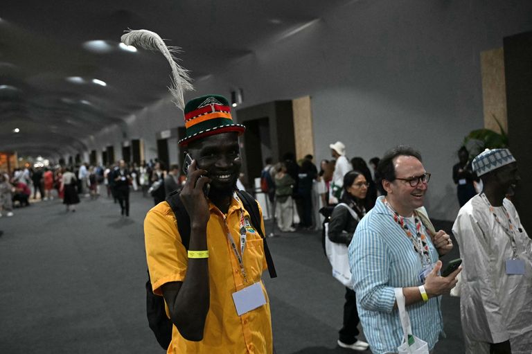 افتتاح COP30 - أ ف ب مختار باباييف يسلم عصا القيادة للبرازيل- أ ف ب