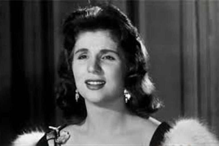 الفنانة صباح