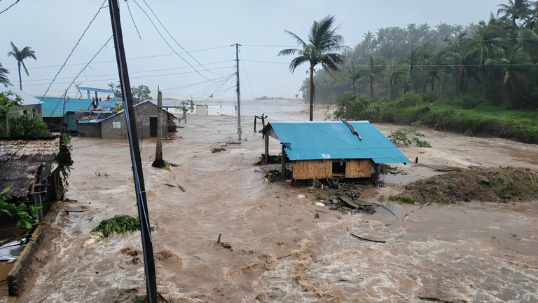 إعصار فونغ وونغ - أرشيفية إعصار فونغ وونغ - أرشيفية