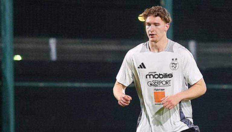 بن قارة مدافع منتخب الجزائر