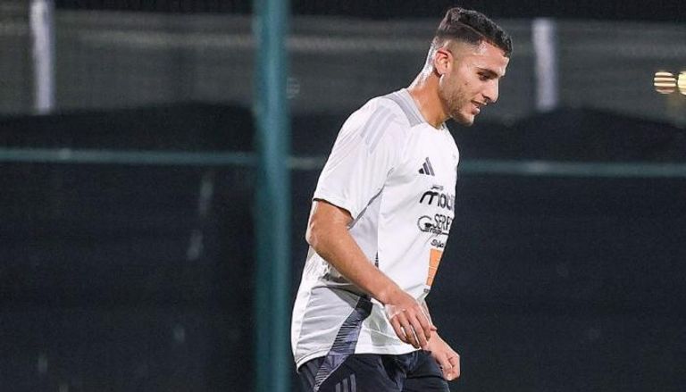 تيطراوي لاعب منتخب الجزائر