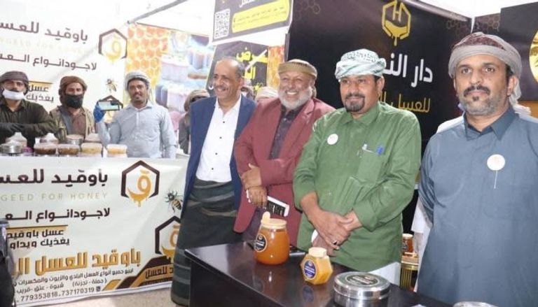 عسل شبوة يفرض حضوره.. تميز وجوده عالمية