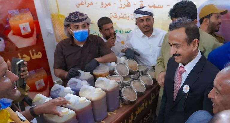 عسل شبوة يفرض حضوره.. تميز وجوده عالمية