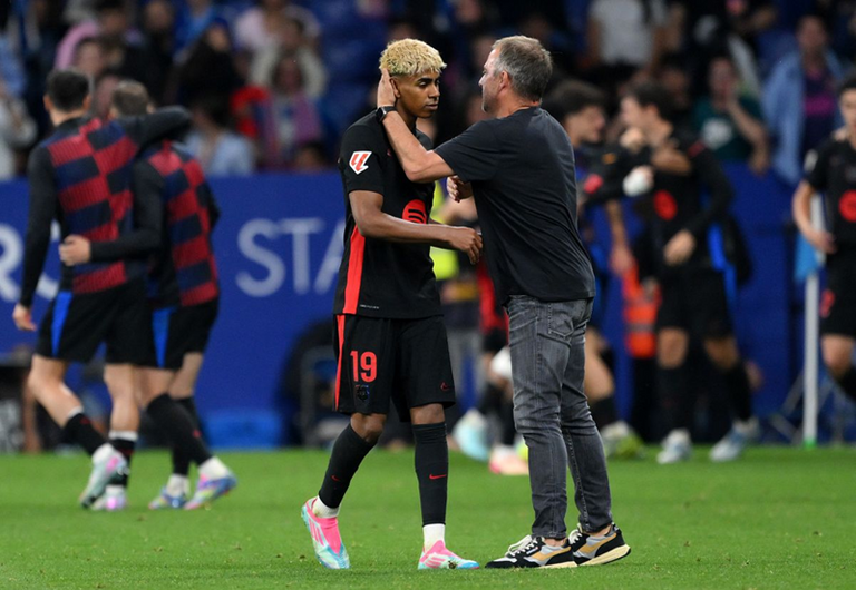 لامين يامال وهانز فليك لامين يامال ولويس دي لا فوينتي