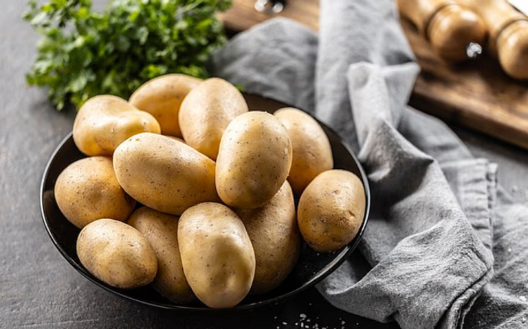 أطعمة يومية ترفع سكر الدم كما تفعل الحلوى