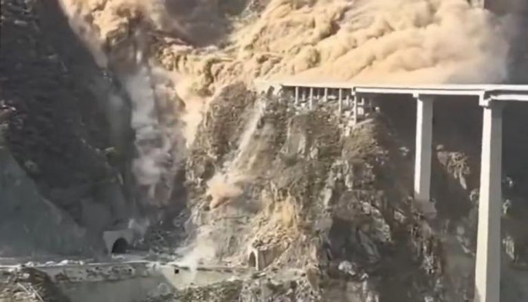 انهيار جسر الصين