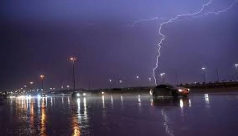 عاصفة رعدية في السعودية
