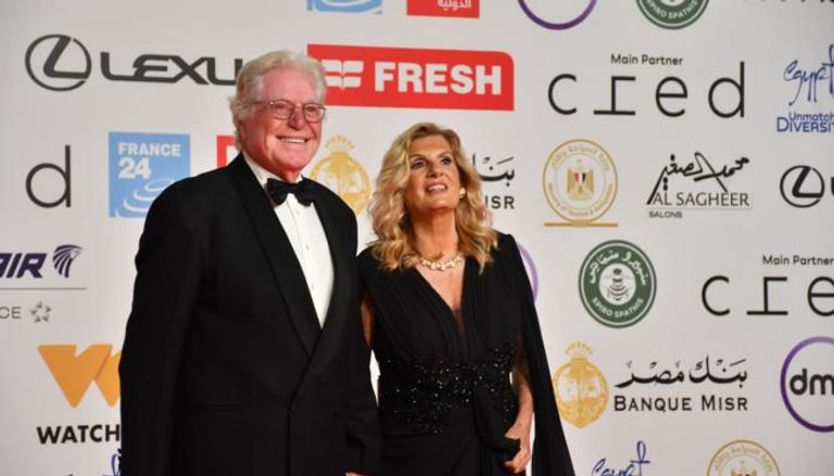 حسين فهمي وزوجته في مهرجان القاهرة السينمائي