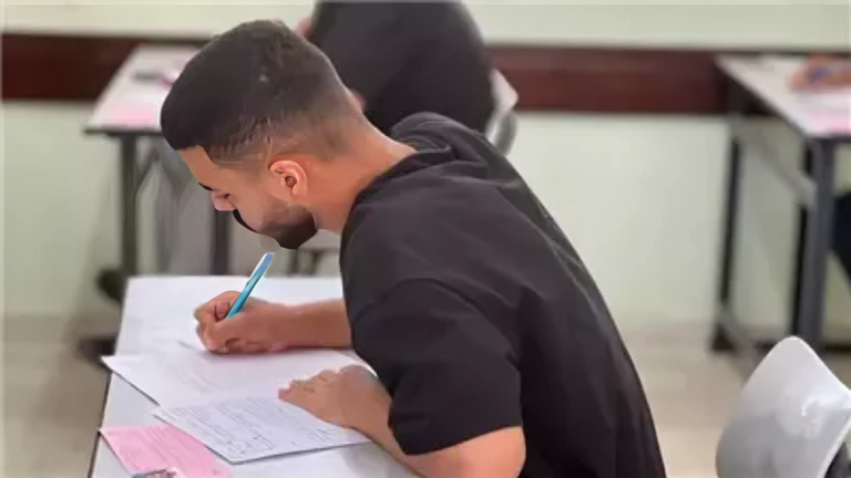 نتائج التوجيهي 2025 في غزة - تعبيرية