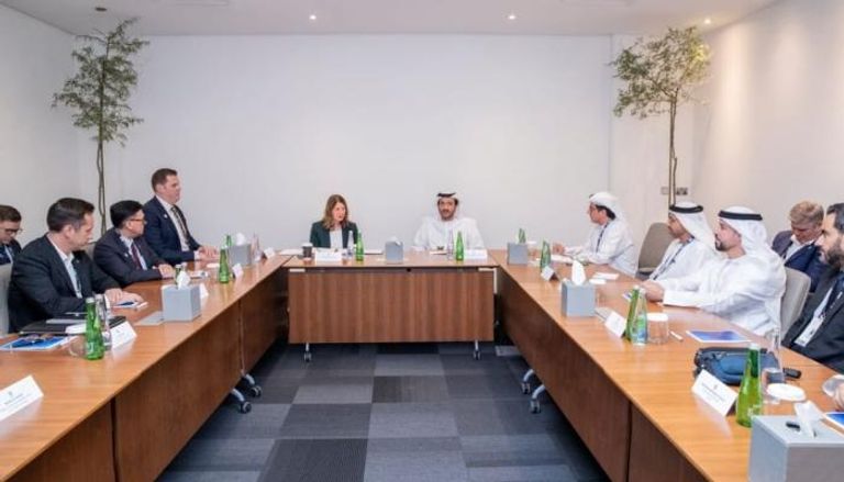 جانب من جلسة مناقشة تنمية الشراكة