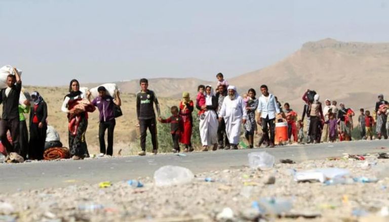 عائلات إيزيدية نازحة هربا من داعش- أرشيفية