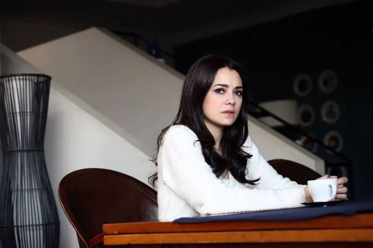 الفنانة التركية أوزغو نامال