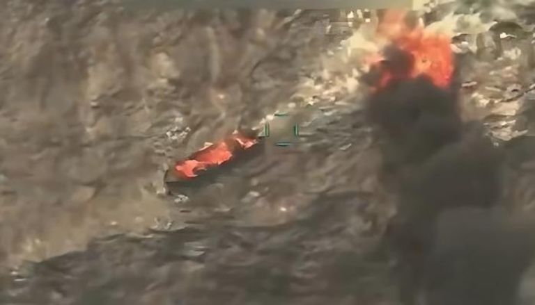 آثار غارة أمريكية سابقة على قارب للمخدرات