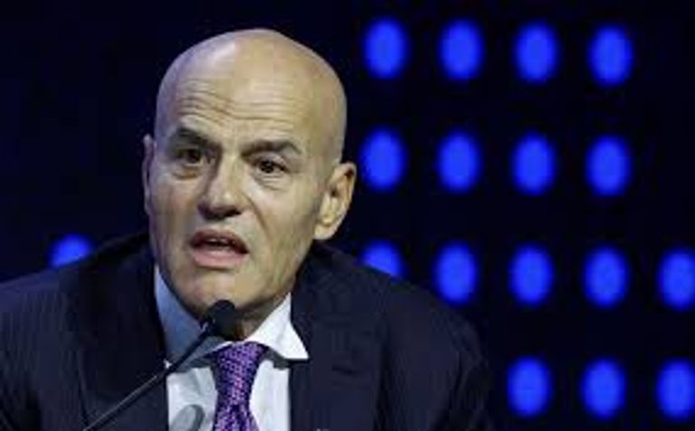 كلاوديو ديسكالزي رئيس إيني وكبير مذيعي IMI الدوليين