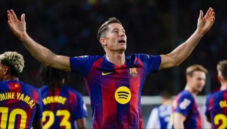 روبرت ليفاندوفسكي مهاجم برشلونة