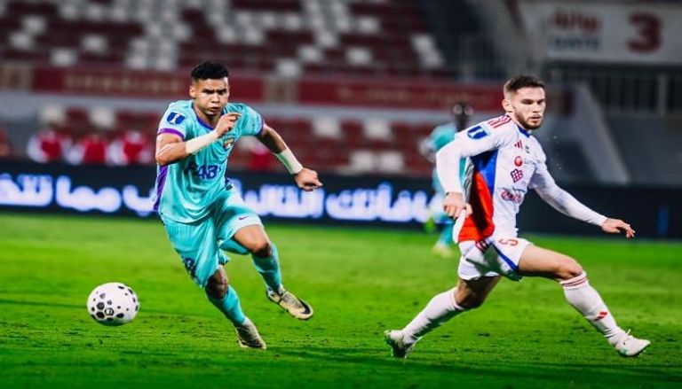 من مباراة العين والشارقة