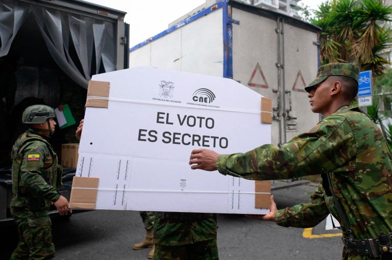 نقل صناديق الاقتراع