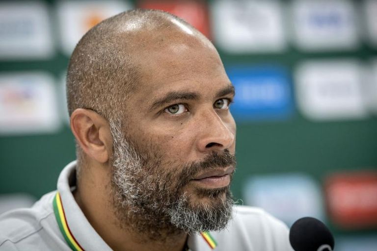 إريك شيلي، مدرب منتخب نيجيريا إريك تشيلي مدرب منتخب نيجيريا