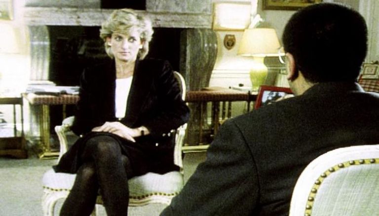 الأميرة الراحلة ديانا خلال المقابلة مع مارتن باشير