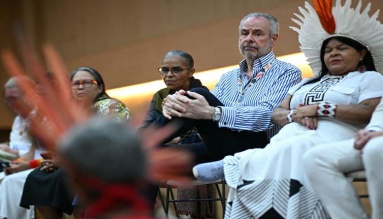 أندريه كوريا دو لاغو ورئيس مؤتمر الأطراف الثلاثين - أ ف ب