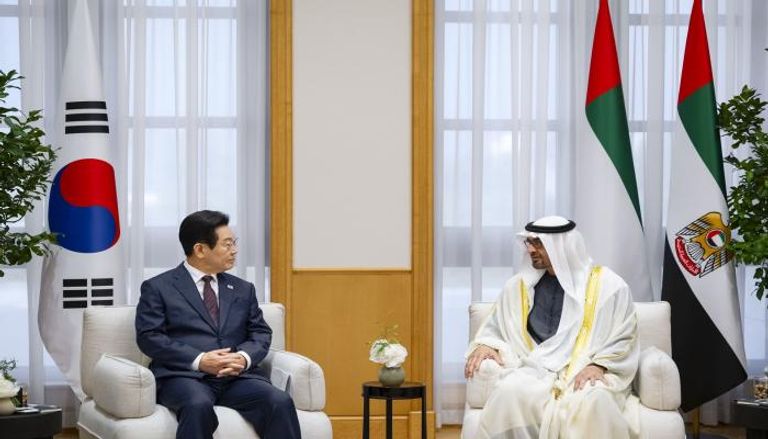 الشيخ محمد بن زايد آل نهيان يستقبل رئيس كوريا الجنوبية