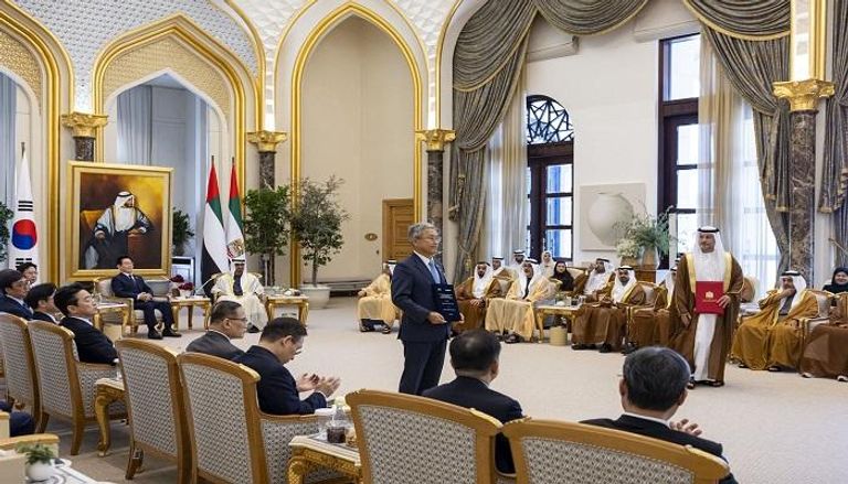 رئيس دولة الإمارات والرئيس الكوري الجنوبي يشهدان تبادل مذكرات تفاهم واتفاقيات