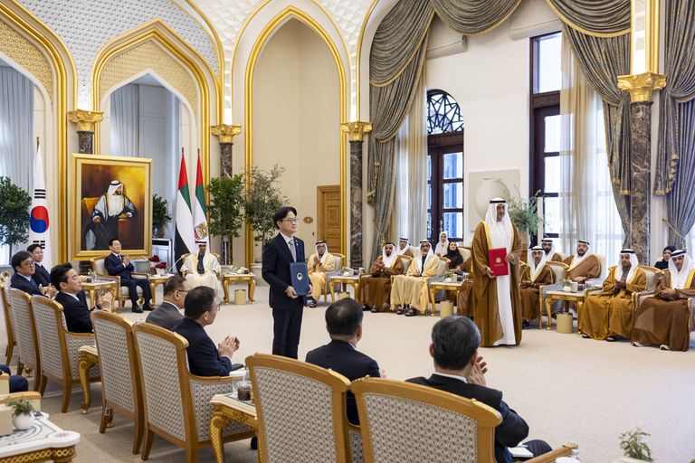 الشيخ محمد بن زايد والرئيس الكوري الجنوبي يشهدان تبادل مذكرات تفاهم واتفاقيات