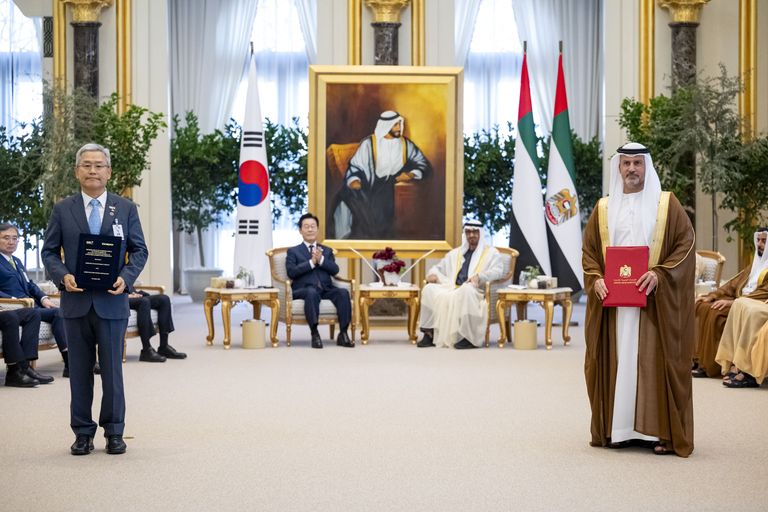 الشيخ محمد بن زايد والرئيس الكوري الجنوبي يشهدان تبادل مذكرات تفاهم واتفاقيات