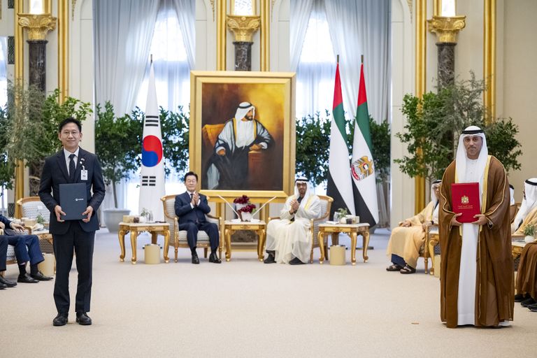 الشيخ محمد بن زايد والرئيس الكوري الجنوبي يشهدان تبادل مذكرات تفاهم واتفاقيات