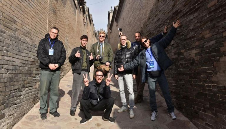 صورة جماعية في مجمع عائلة وانغ في جينتشونغ مجموعة موعد مع الصين الإعلامية الدولية لعام 2025