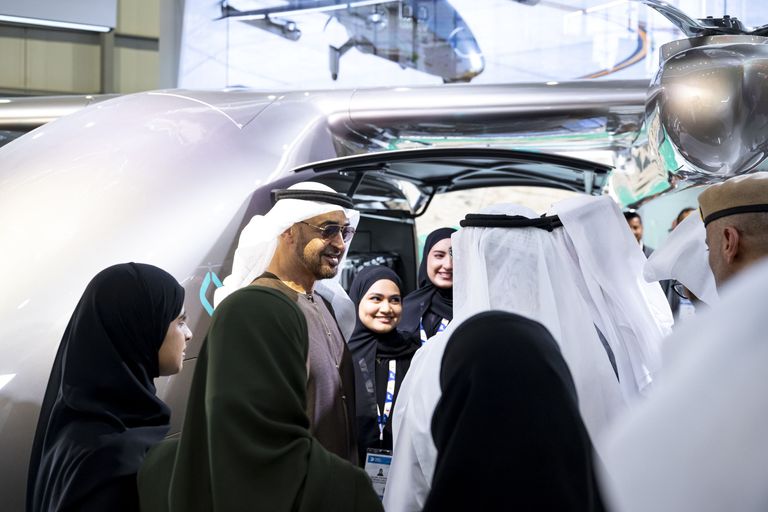 الشيخ محمد بن زايد آل نهيان في معرض دبي للطيران - وام